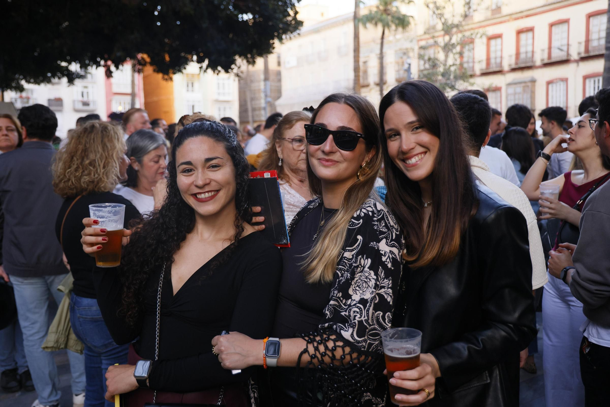 Ambiente durante el viernes por la tarde en las Cruces de Mayo de Cartagena