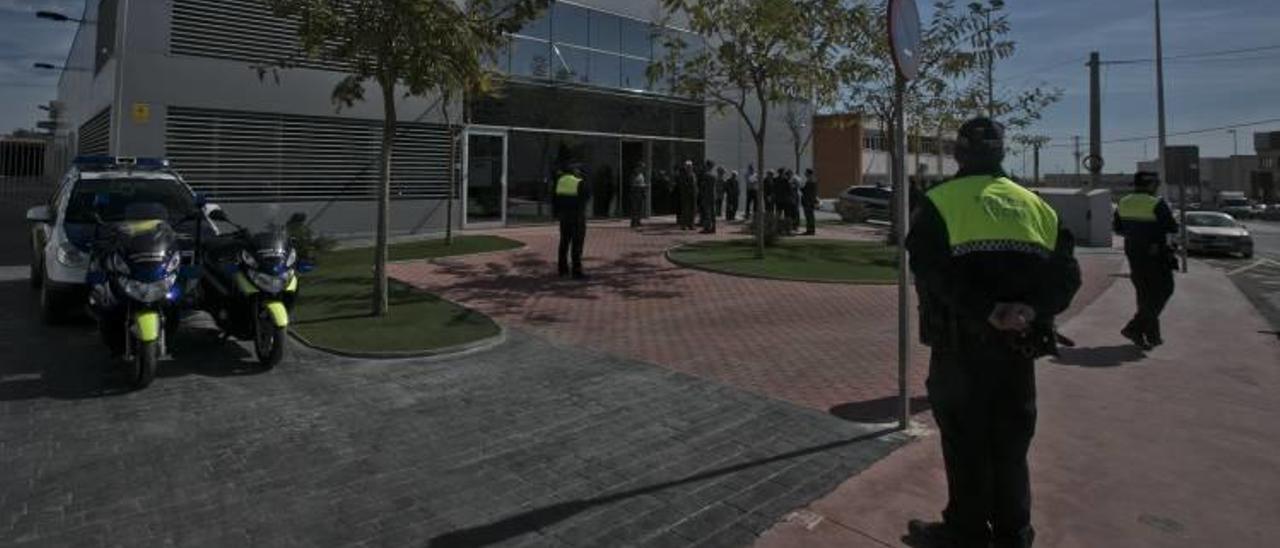 Las instalaciones de la Policía Local de Crevillent, en una foto de archivo.