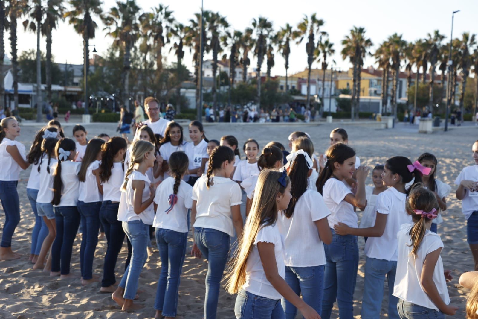 La fiesta playera de las candidatas a Fallera Mayor Infantil de València 2024