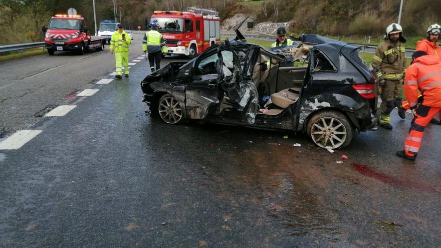 Estado en el que quedó el vehículo en el que viajaban los cinco accidentados.