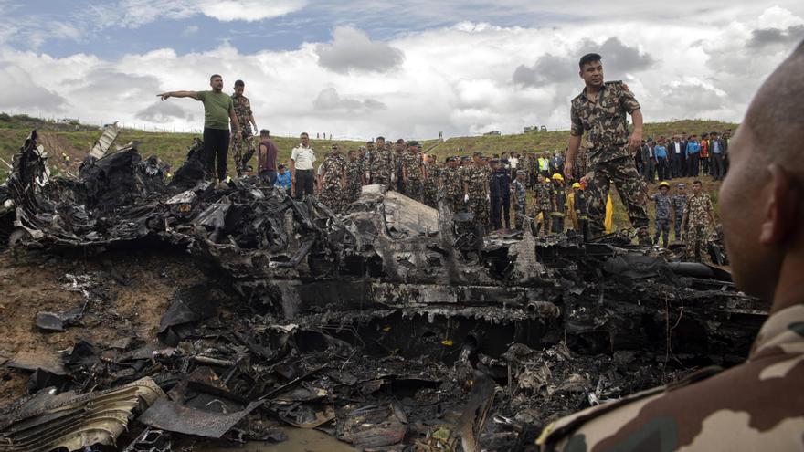 Se estrella un avión en Nepal y solo sobrevive el piloto