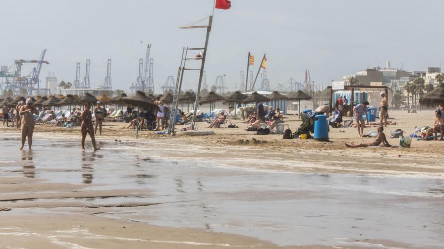 València iza la bandera roja en cinco de sus playas