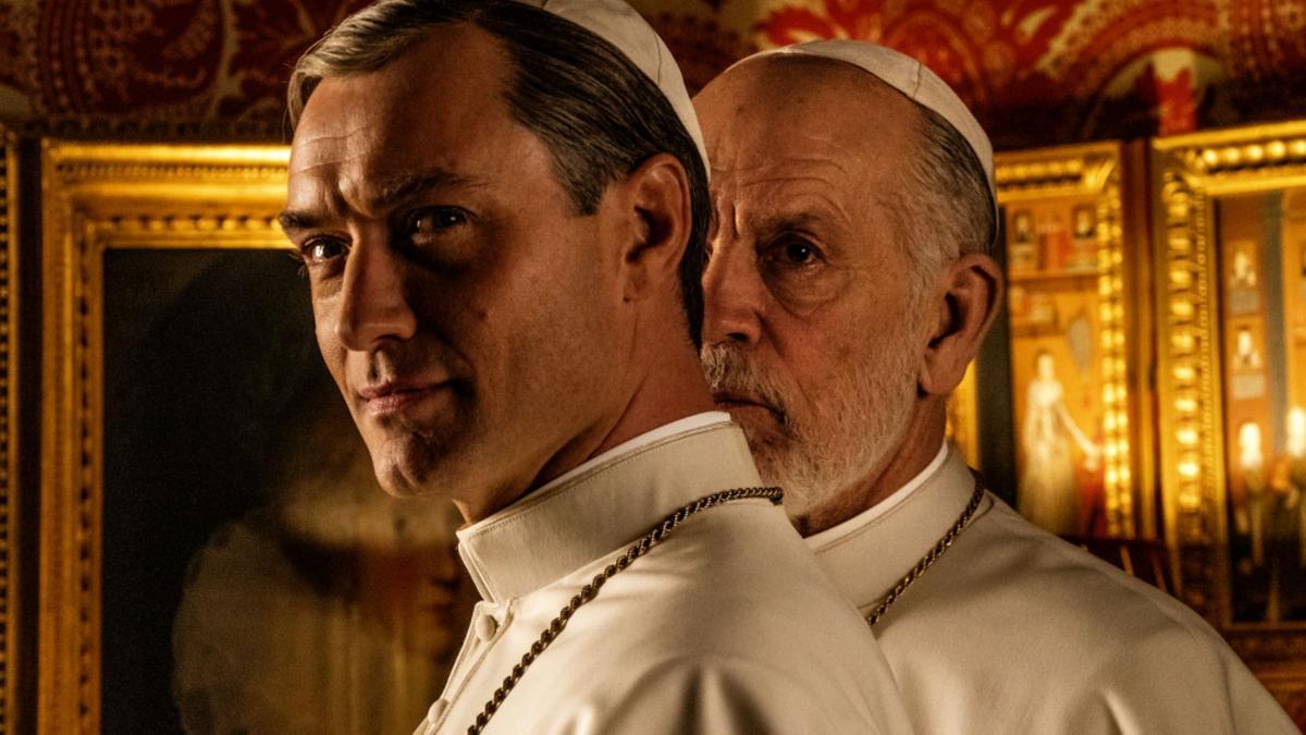 Jude Law y John Malcovich, protagonizan The New Pope en HBO.