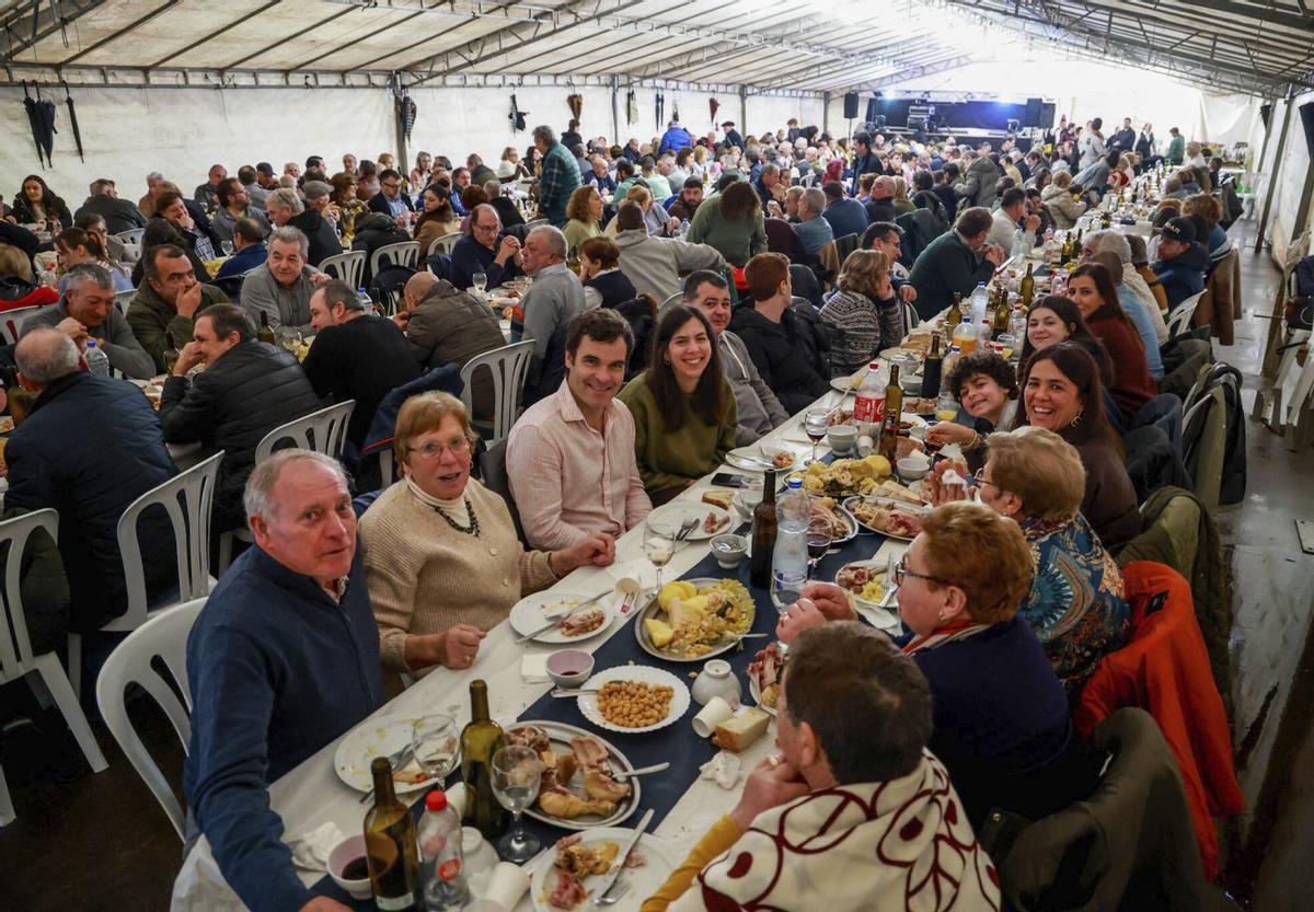 Aspecto que presentaba el gran comedor de la Festa do Cocido, ayer
