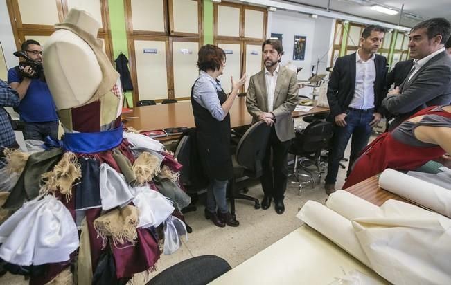 09/12/2016 EDUCACIÓN POLÍTICA  visita del presidente del gobierno Fernando Clavijo ey el presidente del cabildo de tenerife Carlos Alonso al Centro de Formación Profesional IES  Las Indias para explicar el proyectri Enlaza