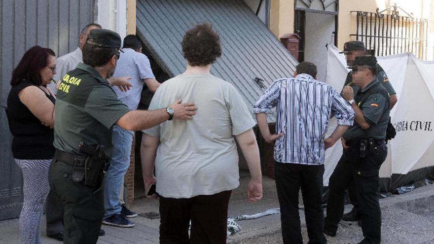 Un hombre le quita la vida a su pareja en Granada y se entrega