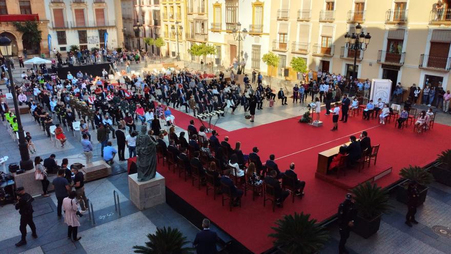 Lorca honra la memoria de las nueve víctimas de los terremotos con un emotivo memorial