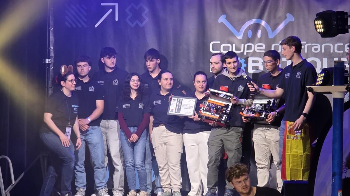 Alcoy se abre paso en la robótica internacional con los robots SirNut y Don Belloto