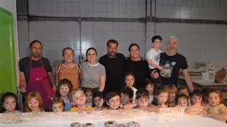 O alumnado de Donramiro elabora pan con saber e sabor