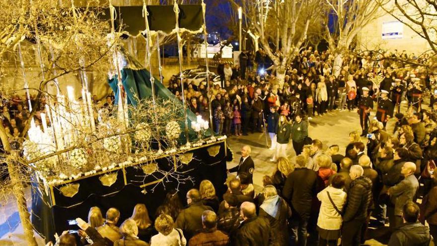 L&#039;inici de la processó de Divendres Sant omple la baixada de la Seu de Manresa