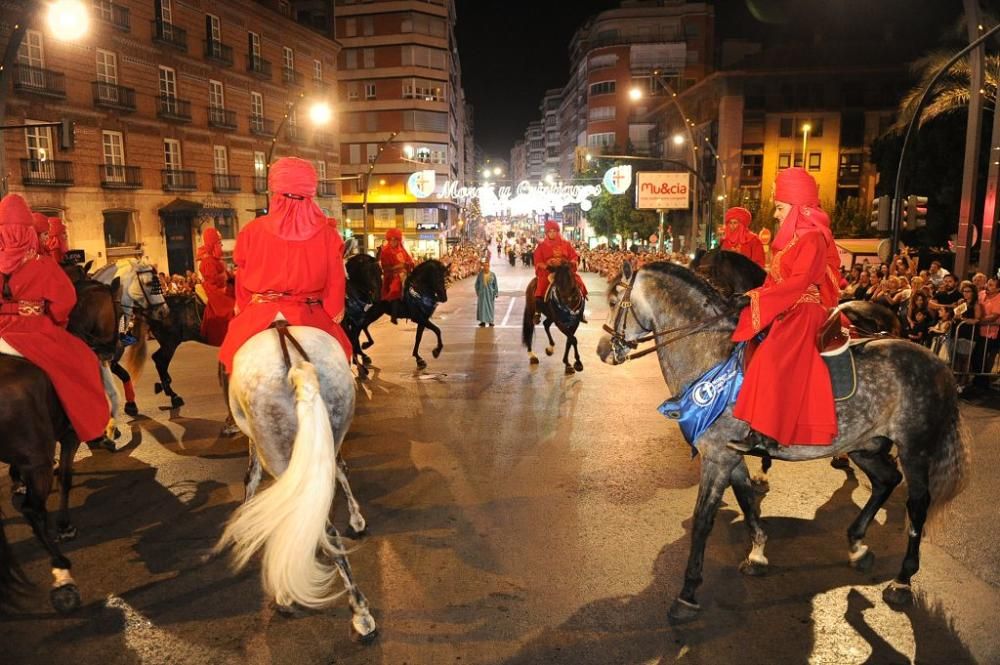 Desfile de Moros y Cristianos por las calles de Mu