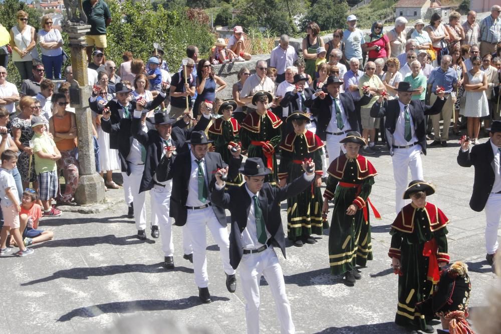 O Hío baila para rendir culto a San Roque