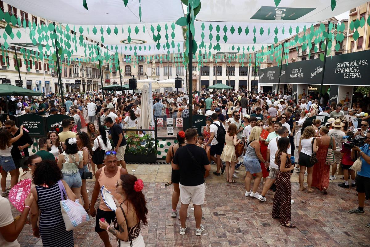 La Plaza de la Constitución, uno de los tradicionales epicentros de la fiesta del Centro, ya no se llena