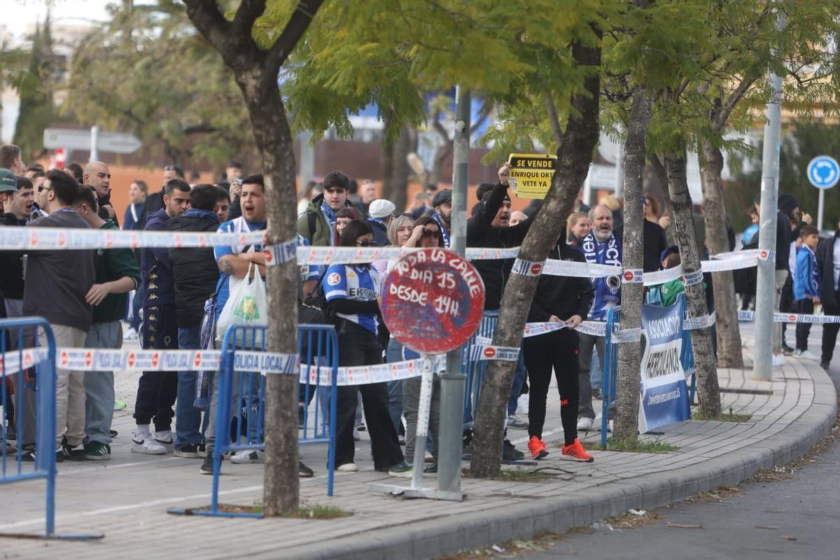 Así ha sido la protesta de los aficionados herculanos antes del partido