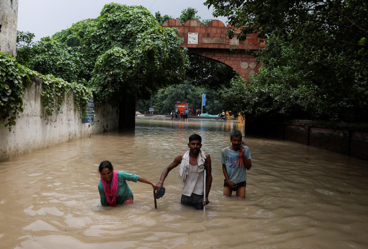 El río Yamuna se ha desbordado debido a las lluvias monzónicas en Nueva Delhi.