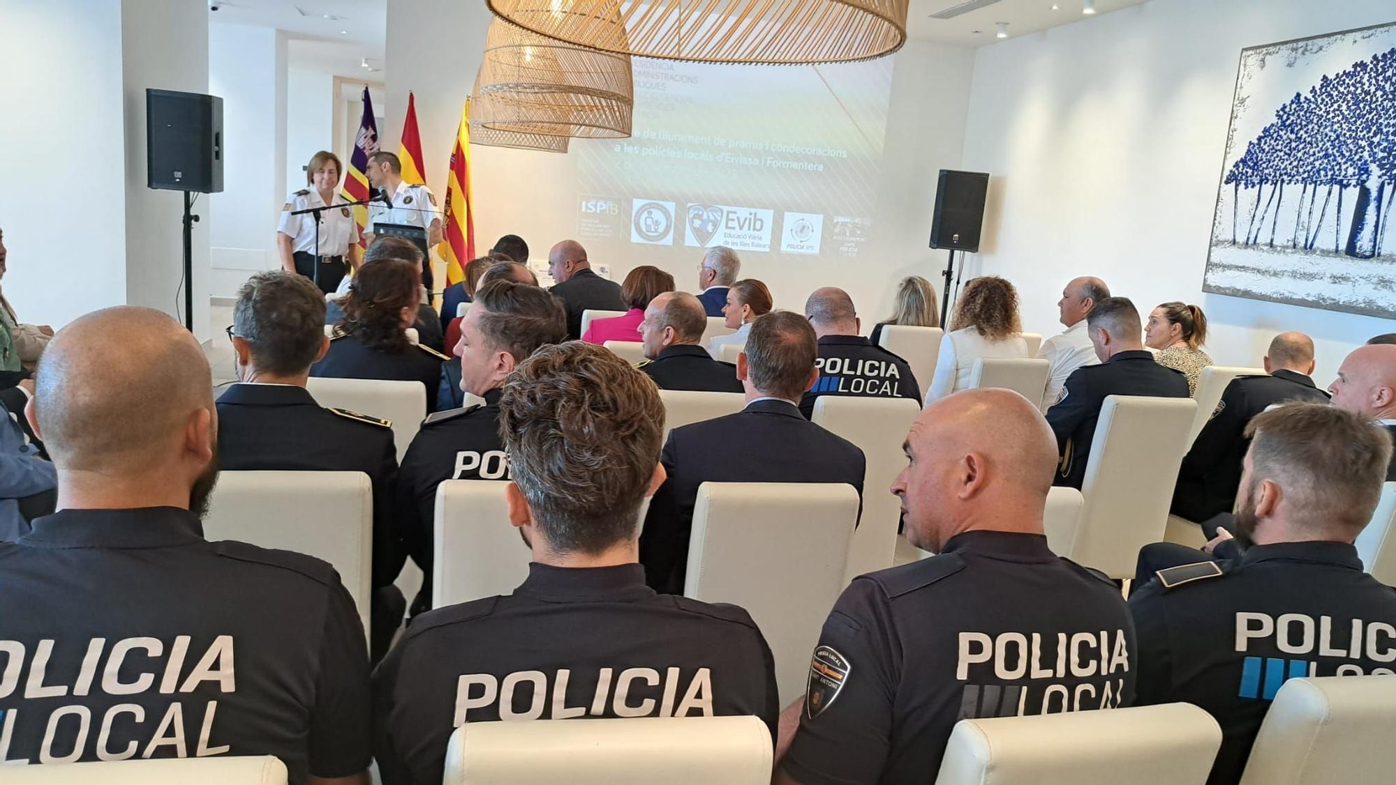 Mira aquí las fotos del acto de reconocimiento del Govern a agentes de Ibiza y Formentera