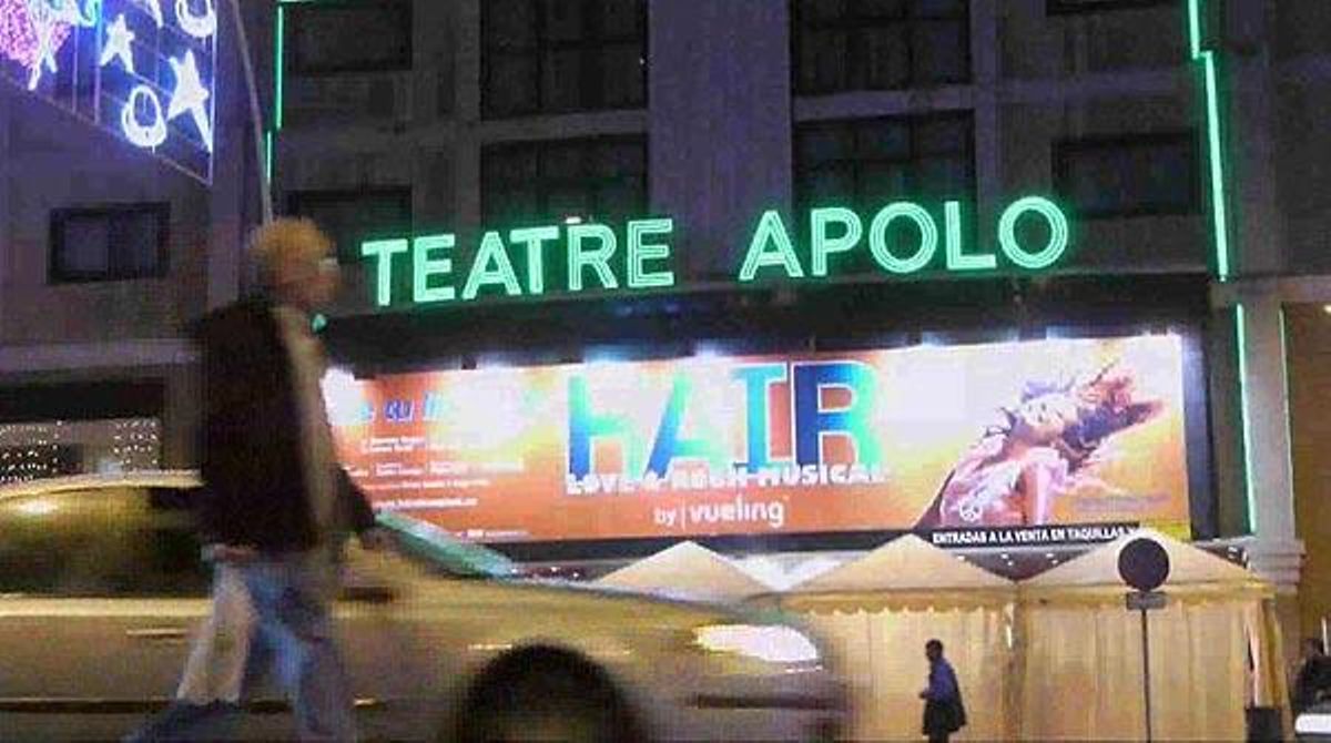 Desfilada de personatges famosos en l’estrena del musical ’Hair’ al teatre Apolo de Barcelona.