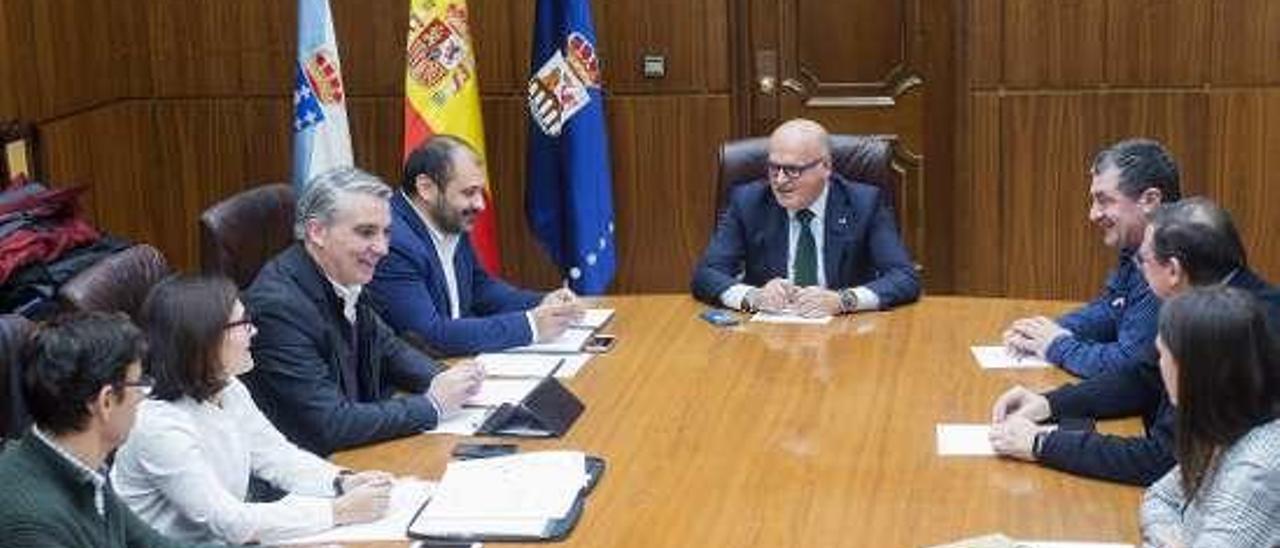 Reunión del colegio de ingenieros con Baltar.  // FdV