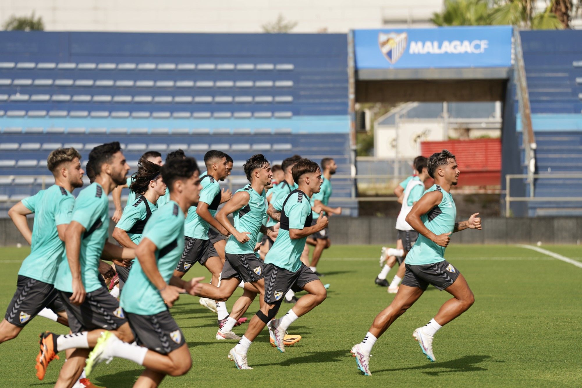 La plantilla del Málaga CF inicia la semana con un nuevo entrenamiento