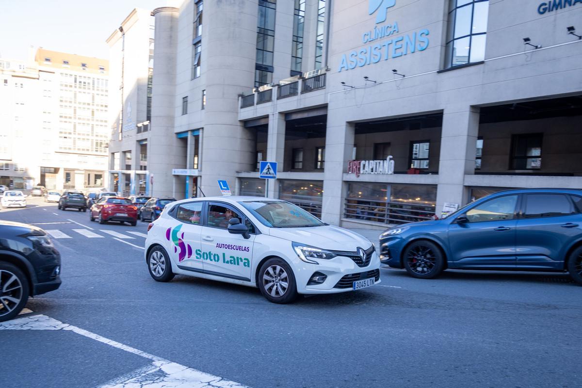 El coche de una autoescuela por Matogrande