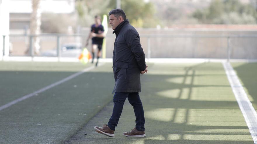 Paco Onrubia durante un partido un Elda.