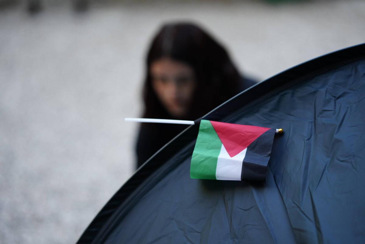 Acampada en apoyo a Palestina en la UB del Raval