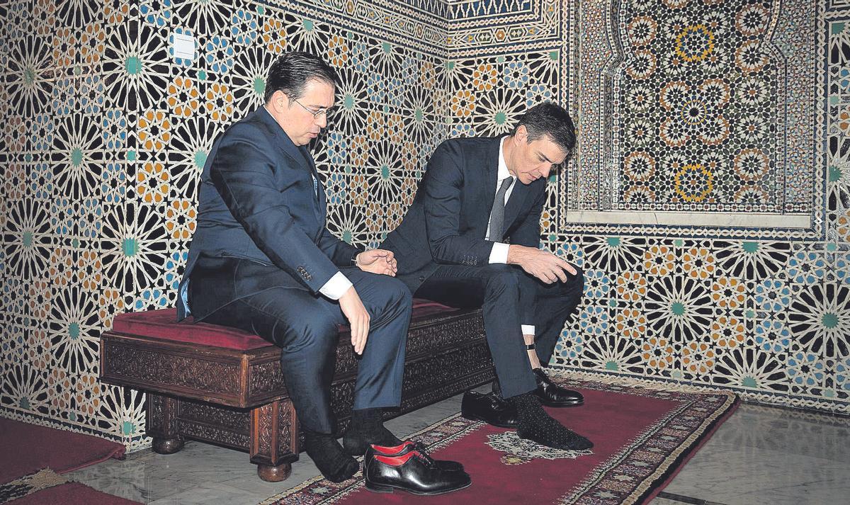 José Manuel Albares y Pedro Sánchez, en Marruecos.