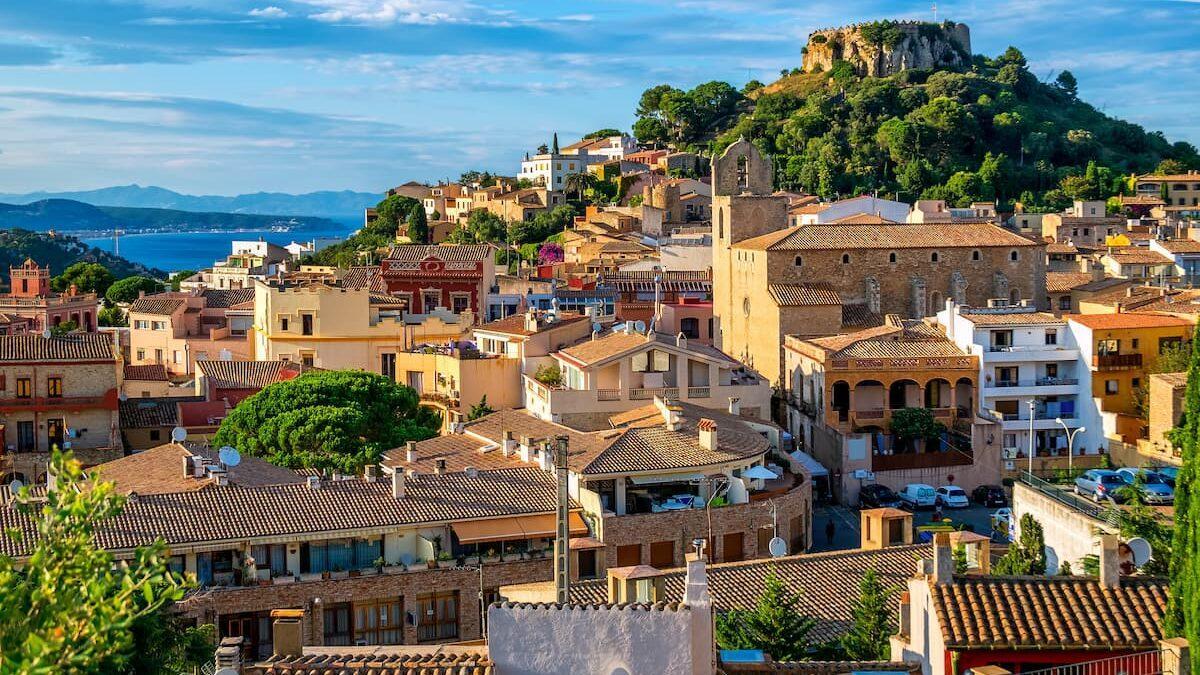 El pueblo catalán que más buscan en Internet no es el que imaginas (y está en la Costa Brava)