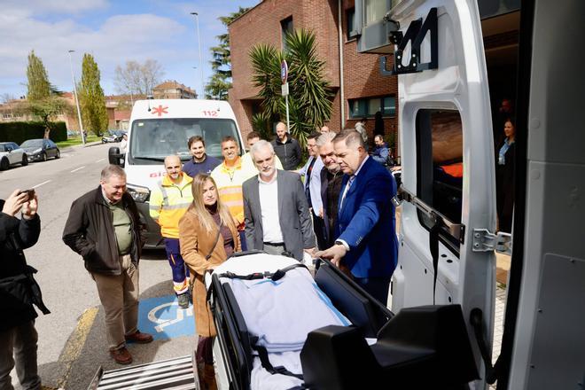 La presentación en Gijón de tres nuevas ambulancias para casos complejos, en imágenes