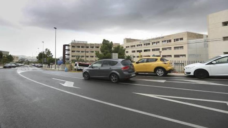 Los ciclistas pasarán el lunes por delante del Hospital de Elda con destino a Sax por la carretera de La Torreta.