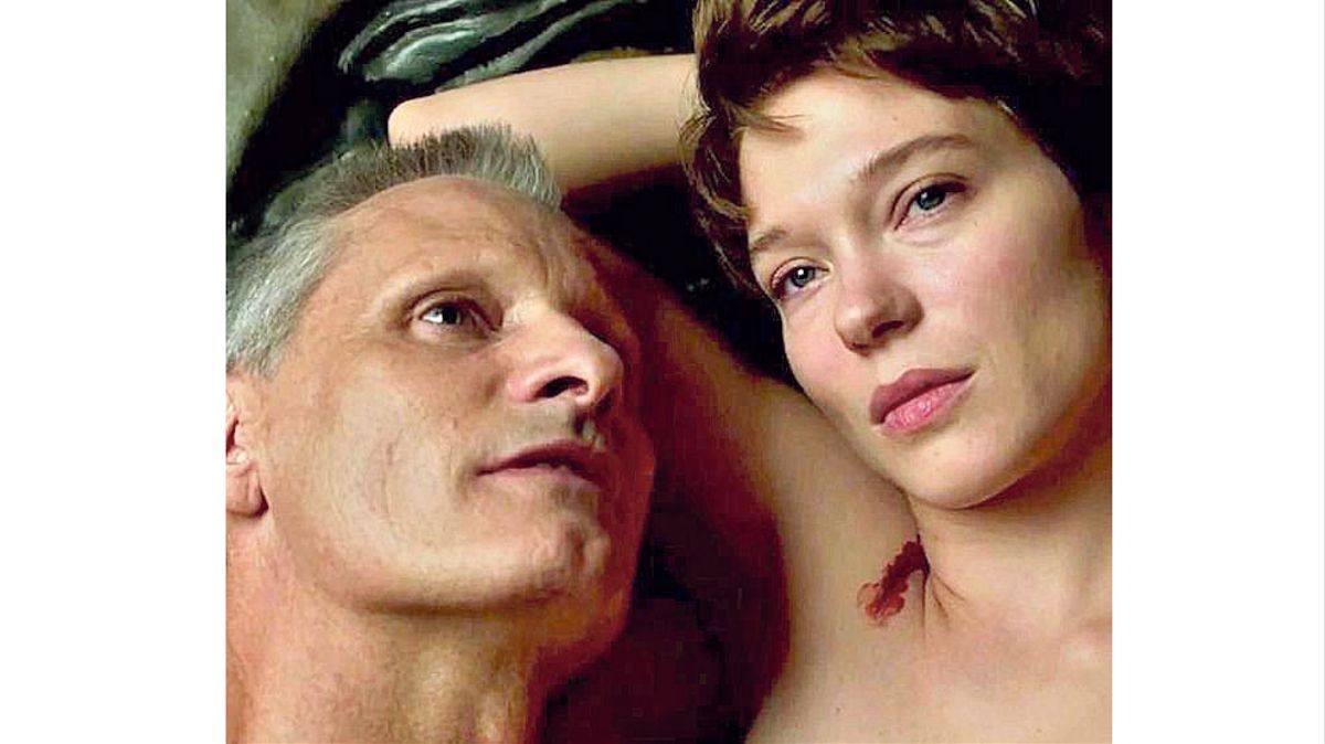 Viggo Mortensen y Léa Seydoux, en un fotograma de ’Crimes of the future’.