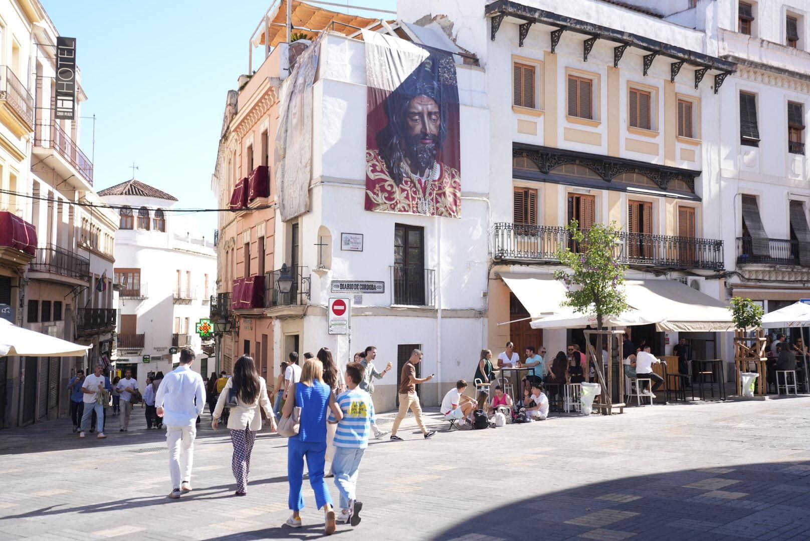 El ambiente en la hostelería cordobesa en el mediodía del Magno Vía Crucis