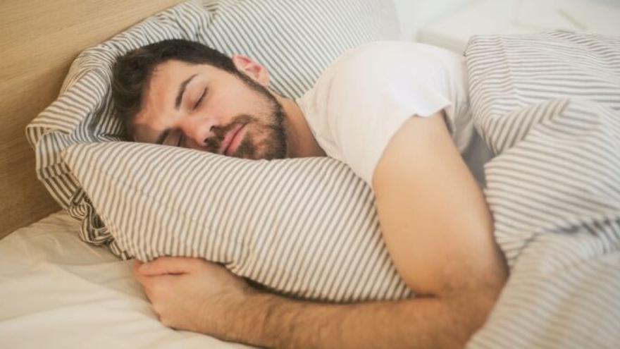 Hábitos contra el insomnio: Tres hábitos nutritivos para dormir del tirón y descansar mejor