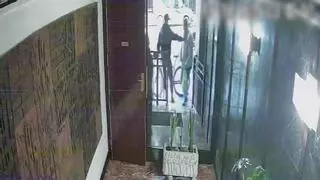 Detenido un 'tironero' por robar cadenas de oro a ocho ancianos en Barcelona mientras estaba de permiso penitenciario