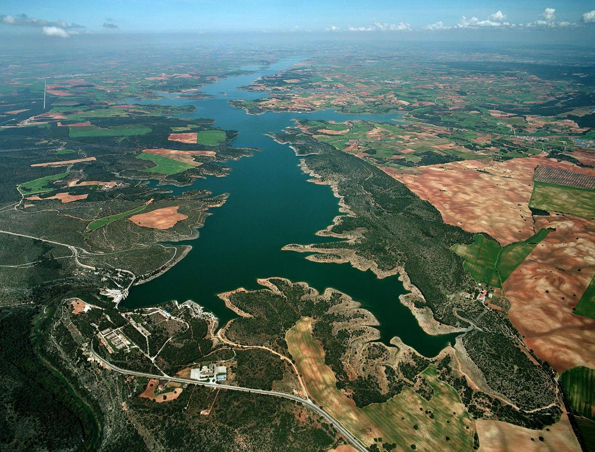 Vista aérea del embalse de Alarcón, en la provincia de Cuenca, en una imagen de archivo.