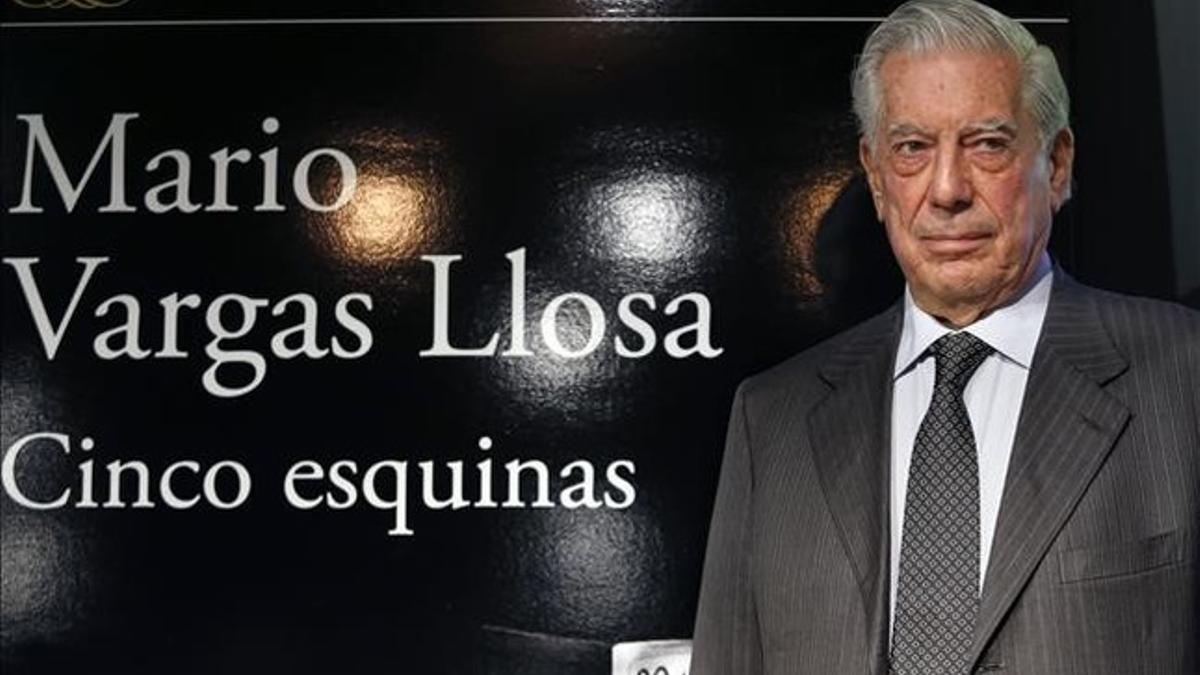 Mario Vargas Llosa durante la presentación de su último libro &quot;Cinco esquinas&quot;