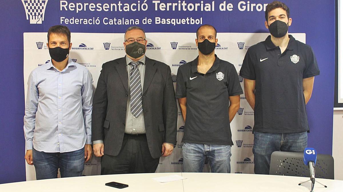 Fotografia de família de l’acte celebrat ahir al pavelló de Fontajau de Girona