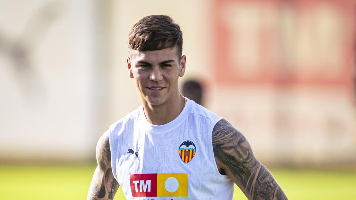 Enzo Barrenechea: "Tengo un cariño muy grande al Valencia"