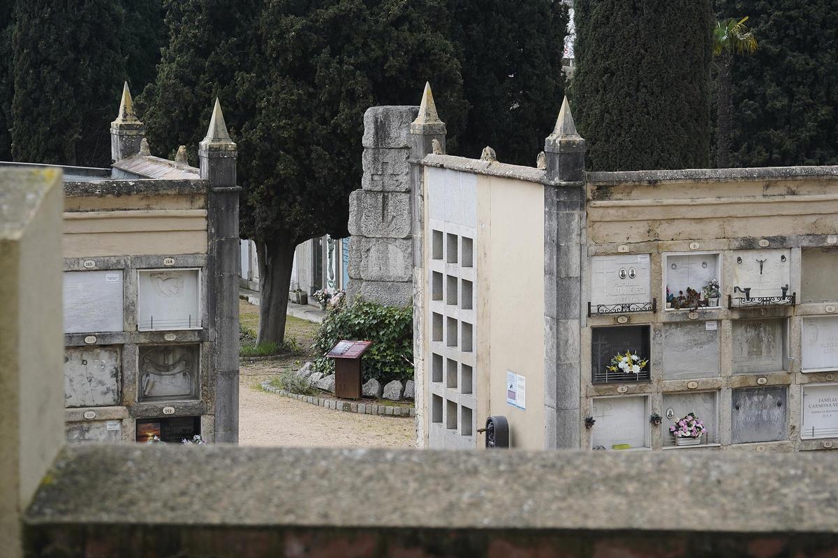 Les imatges del Cementiri Vell de Girona després dels actes vandàlics a una vintena de tombes Les imatges del Cementiri Vell de Girona després dels actes vandàlics a una vintena de tombes