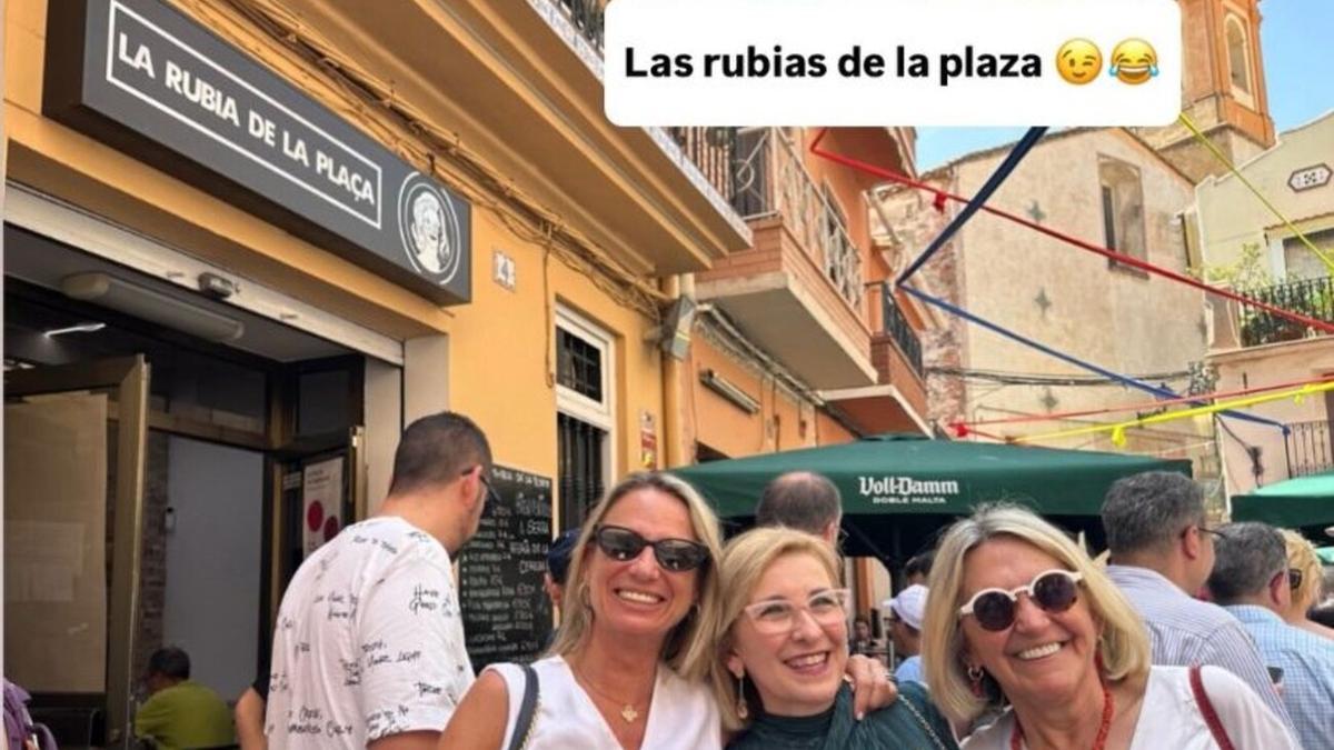 La alcaldesa de Puçol, Paz Carceller; la de Serra, Alicia Tusón y la de Bétera, Elia Verdevío en la Fira de la Cirera de Serra.