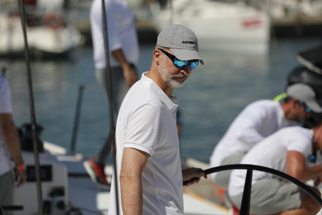 El rey se pone al mando del Aifos 500 en la primera regata de la Copa del Rey