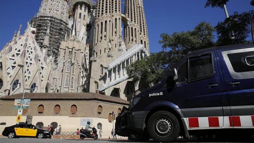 Acordonados los alrededores de la Sagrada Familia y desalojada la estación de metro