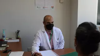 El hospital Reina Sofía ofrece apoyo psicológico para atender a pacientes oncohematológicos gracias a la AECC
