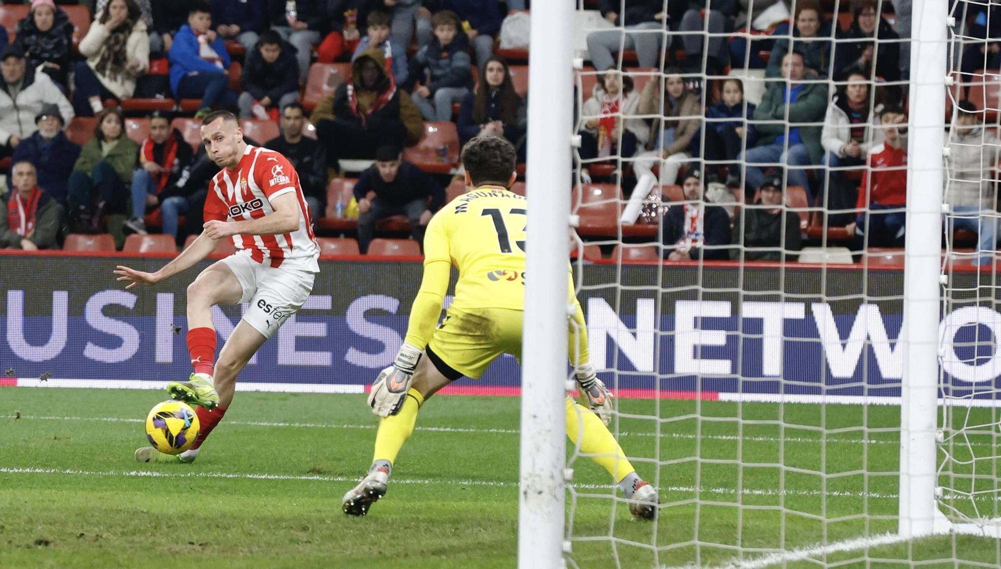 El partido entre el Sporting y el Eibar, en imágenes