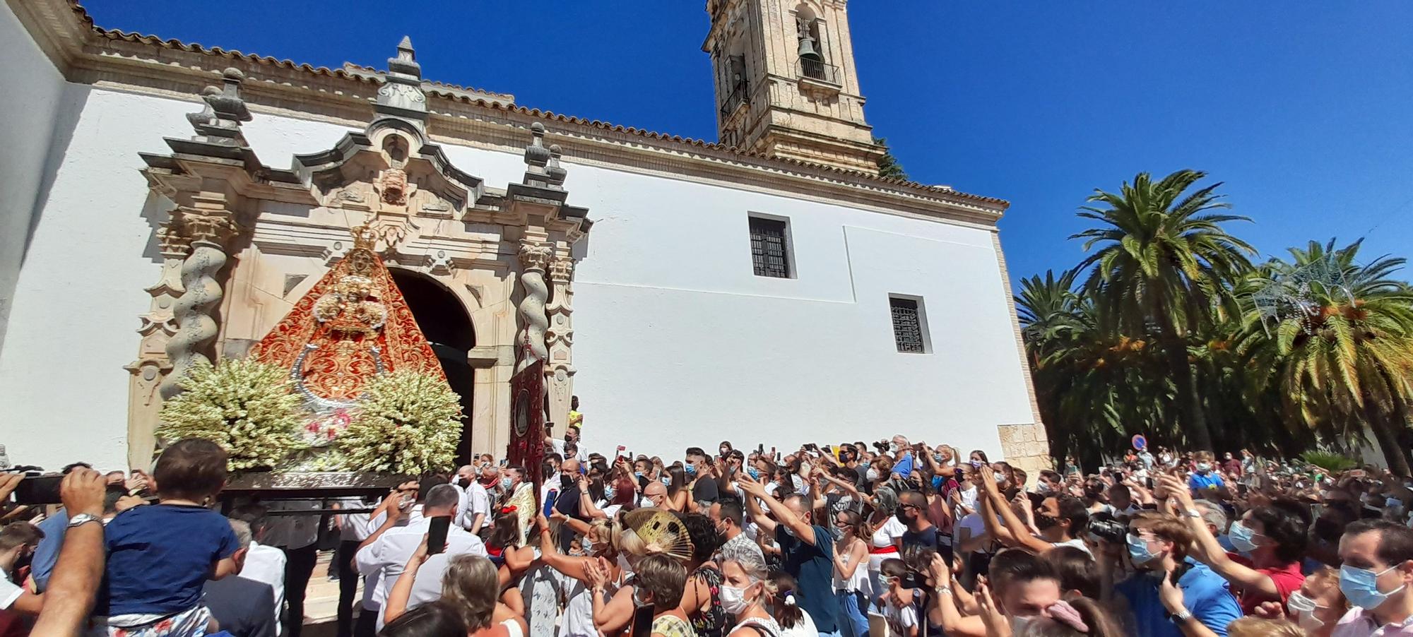 La 'Bajá' de la Virgen de la Sierra a Cabra, en imágenes