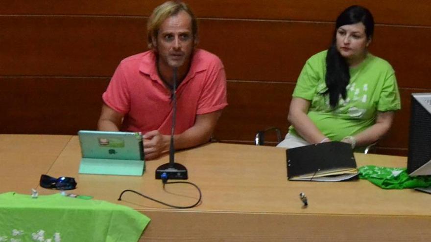 Ángel Hernández, presidente de Aidmur, en una asamblea.