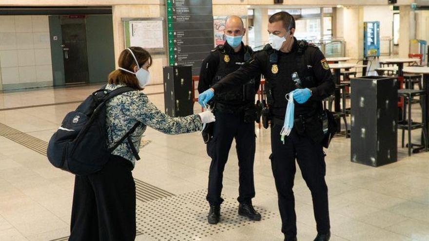 Reparto de mascarillas sin ton 
ni son en Castellón