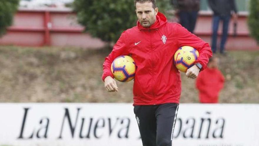 Rubén Baraja, en un entrenamiento con el Sporting de Gijón.