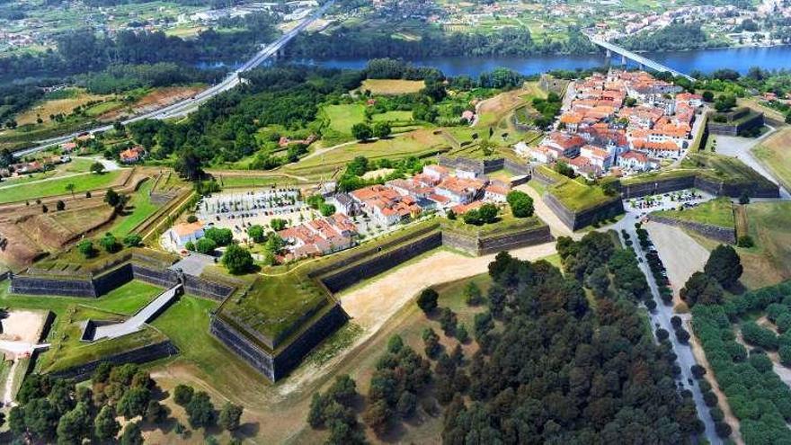 Panorámica aérea de la fortaleza de Valença. // C.M.V. / J.V.