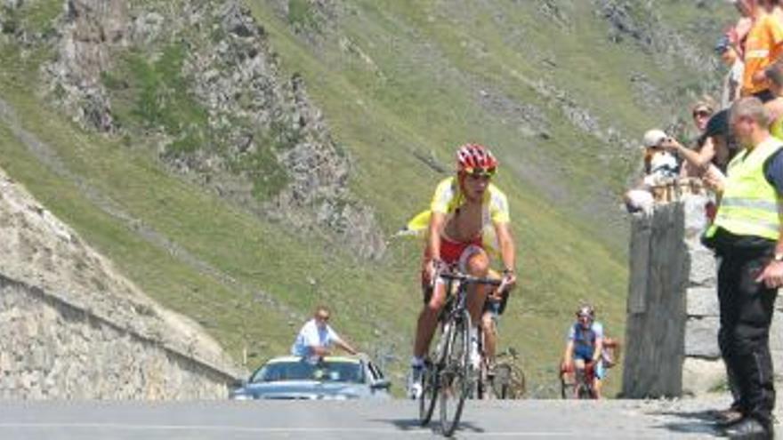 Duarte aguanta en el Tourmalet y se lleva la Vuelta a los Pirineos